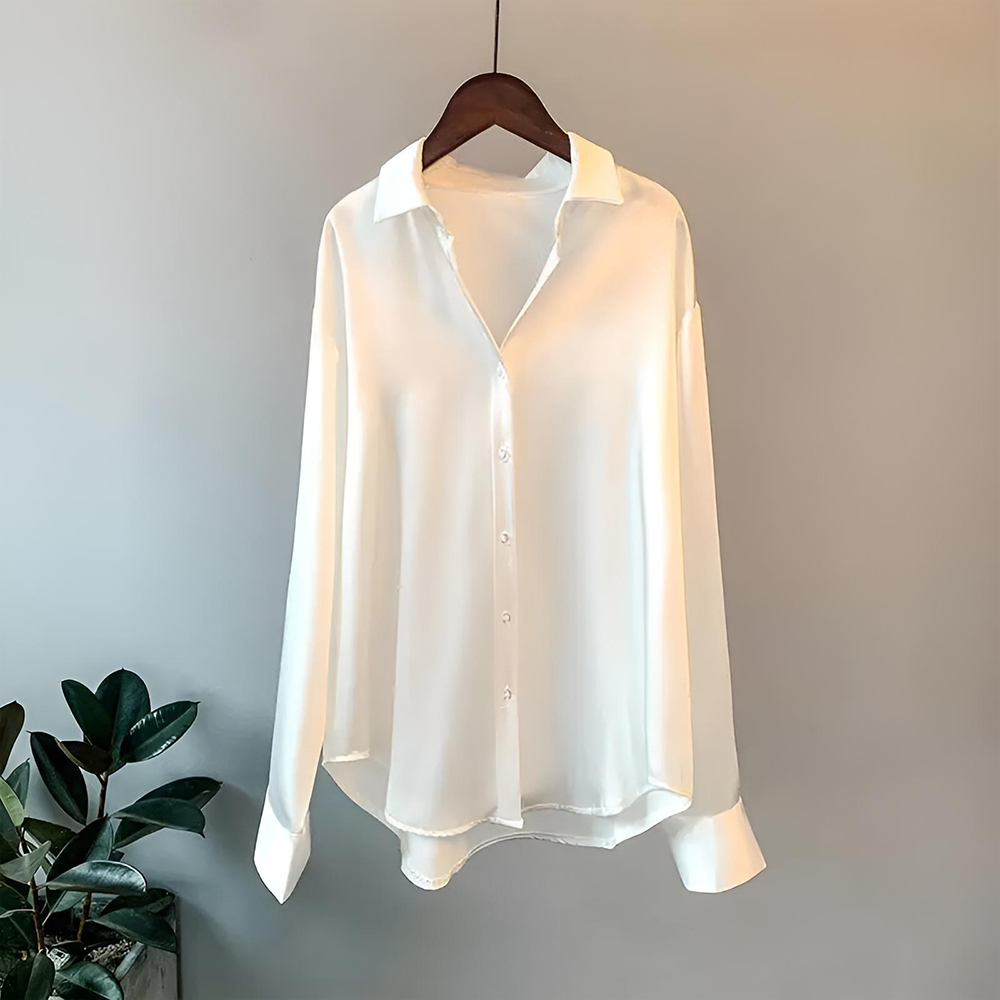 Élégance intemporelle : Blouse en Satin Lotus