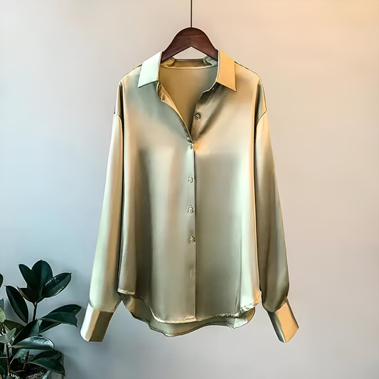 Élégance intemporelle : Blouse en Satin Lotus